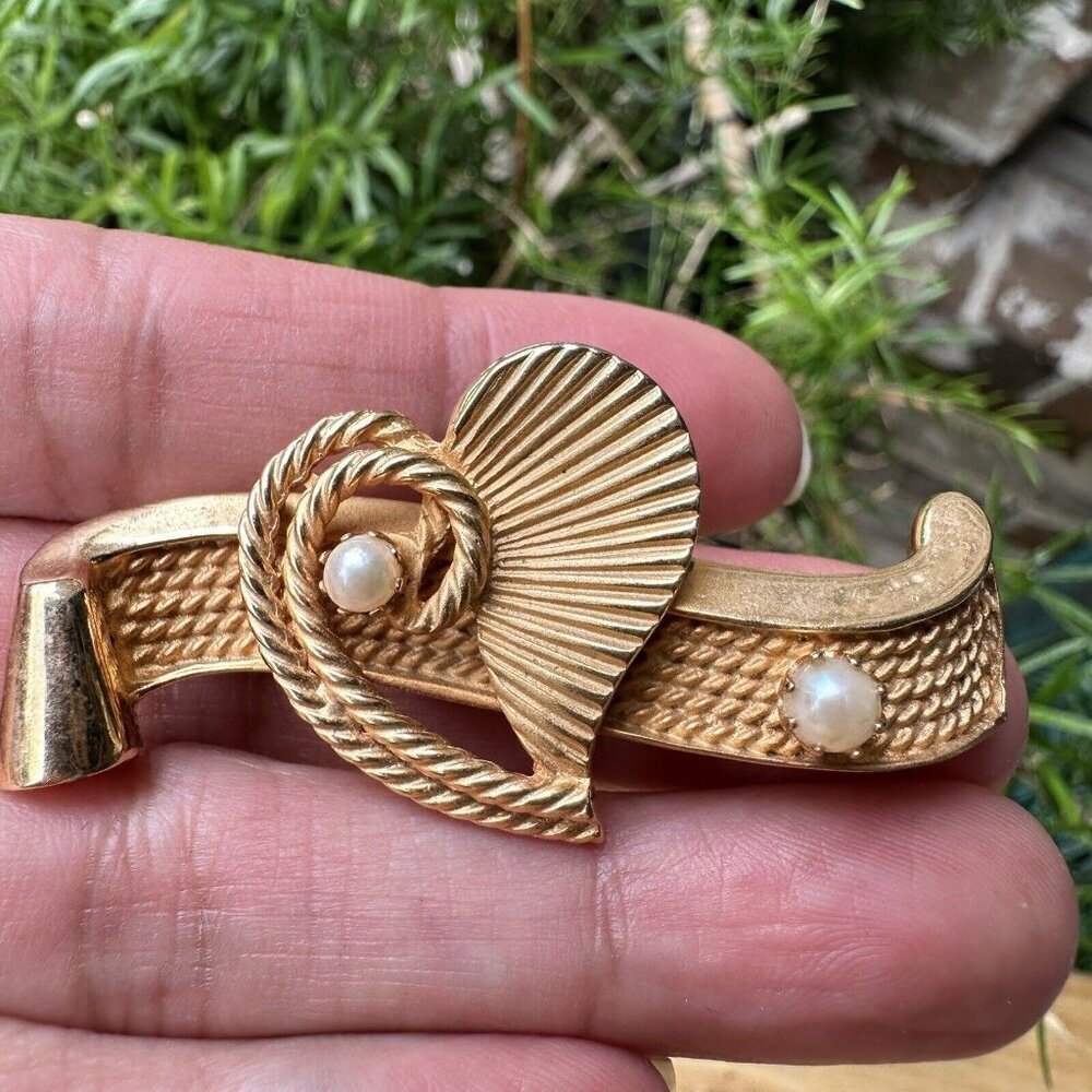 Vintage Marvella Pin Brooch 2 Inch Textured Heart‎ Shape Faux Pearl Gold Retro